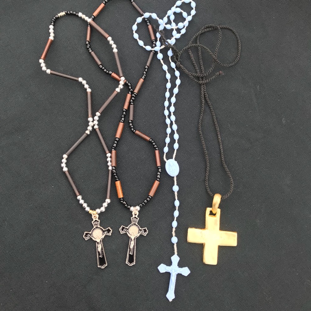 Lot of crosses. Inri. Mixed materials.